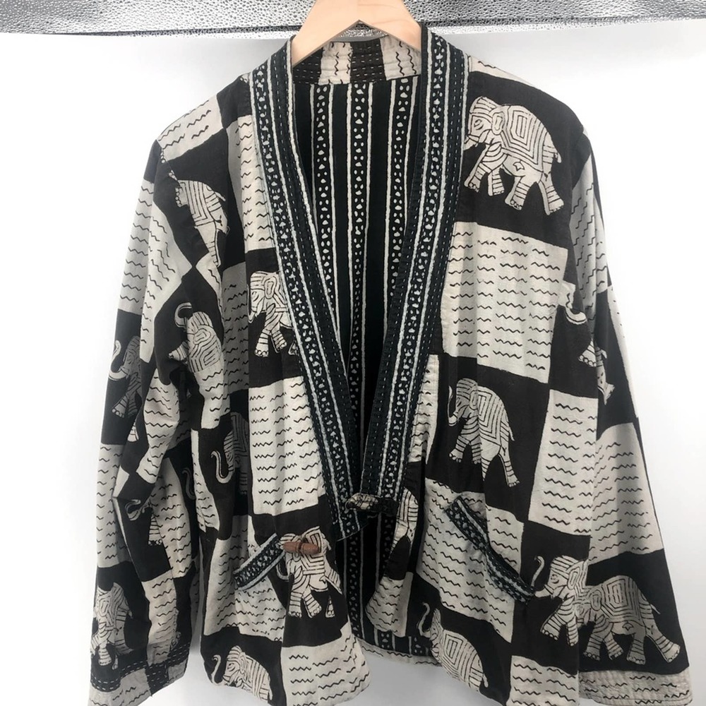CHICOS BOHO REVERSIBLE JACKET SIZE 2 or 12/14 Womens black/cream
